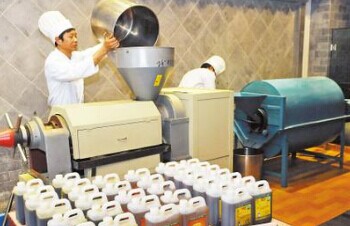 榨油機(jī)行業(yè)前景 榨油坊火爆的黃金產(chǎn)業(yè)(圖1) 榨油機(jī)行業(yè)前景 榨油坊火爆的黃金產(chǎn)業(yè)(圖1)